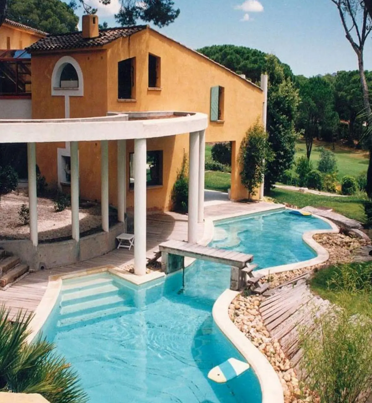 Villa à terrasses et piscine, réalisation